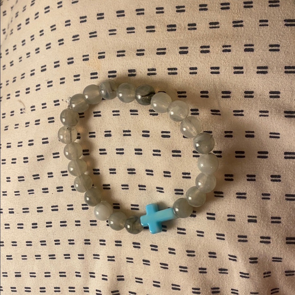 making homemade custom bracelets💜 read full description for info